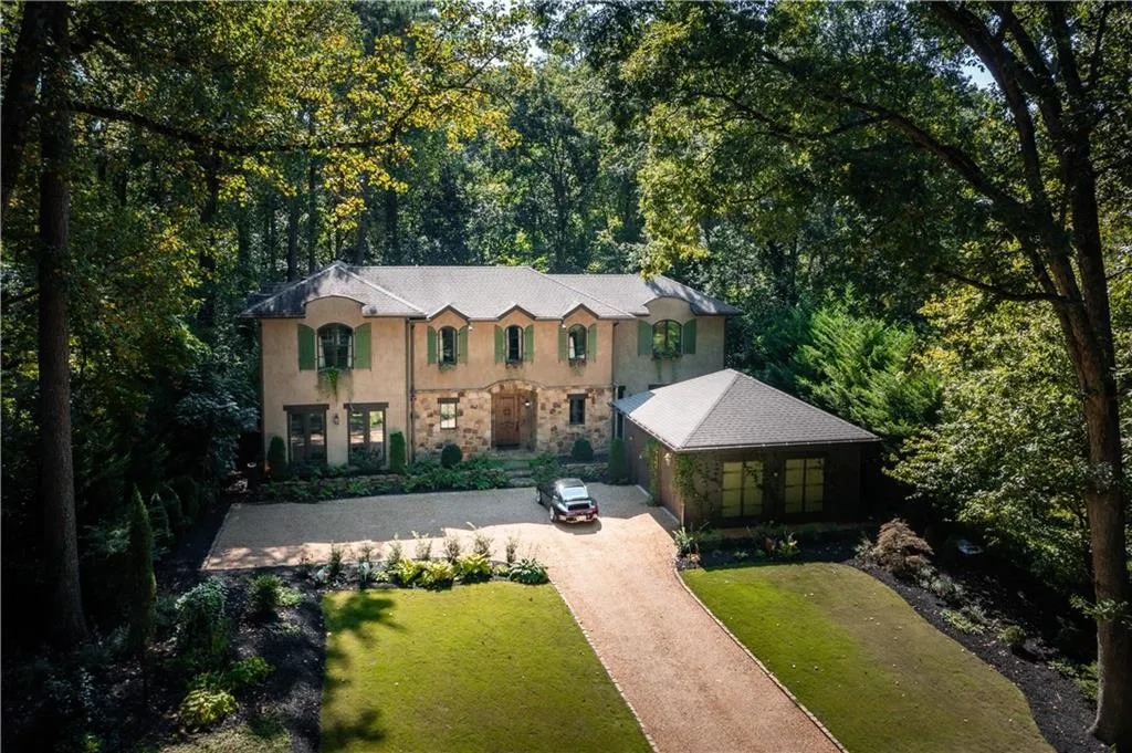 3118 W Roxboro Road Ne, Atlanta, Georgia 30324, 5 Bedrooms Bedrooms, ,4 BathroomsBathrooms,Residential,For Sale,3118 W Roxboro Road Ne,7653404