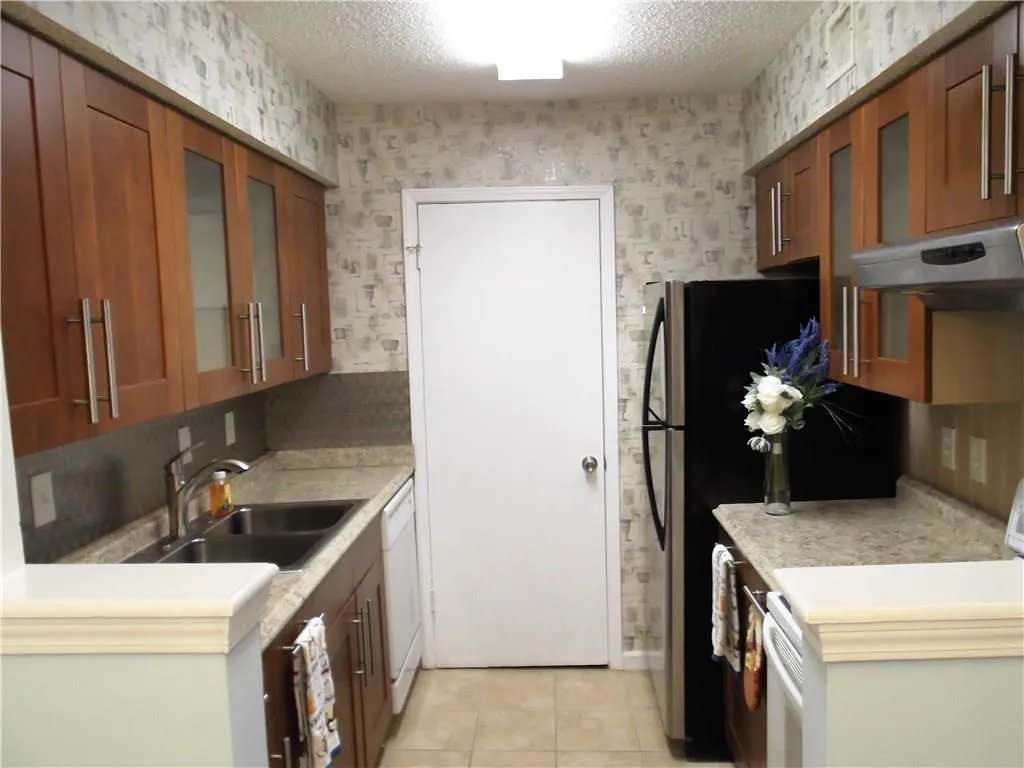 1708 Wingate Way, Sandy Springs, Georgia 30350, 2 Bedrooms Bedrooms, ,2 BathroomsBathrooms,Residential,Sold,1708 Wingate Way,5978152