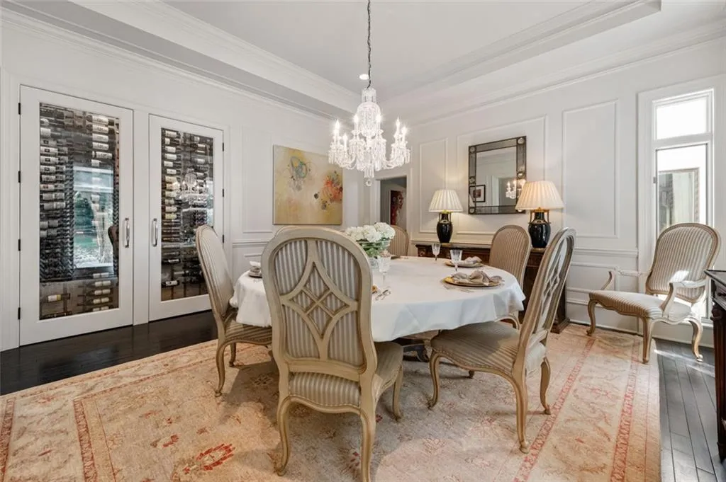 Dining Room Seats 12+