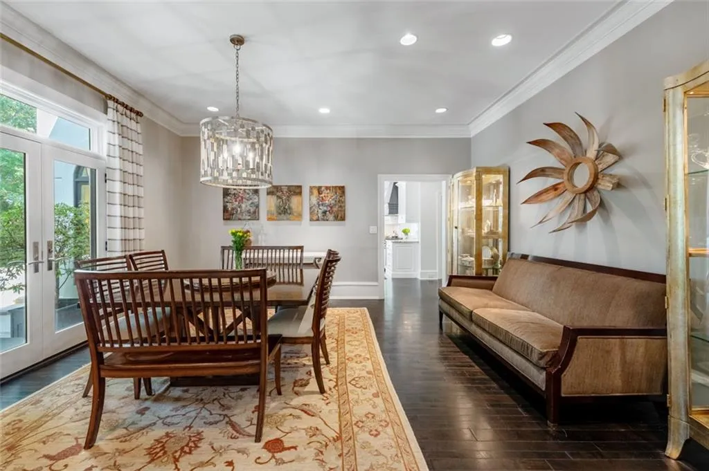 Dining/Breakfast Room Off Kitchen