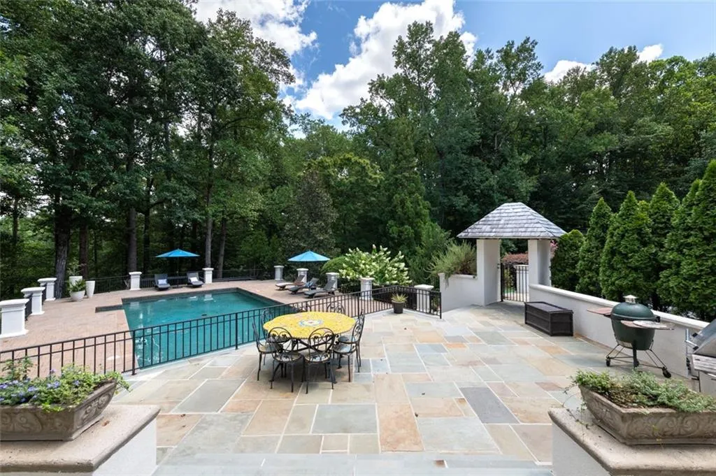Walkout from Kitchen to Patio & Pool