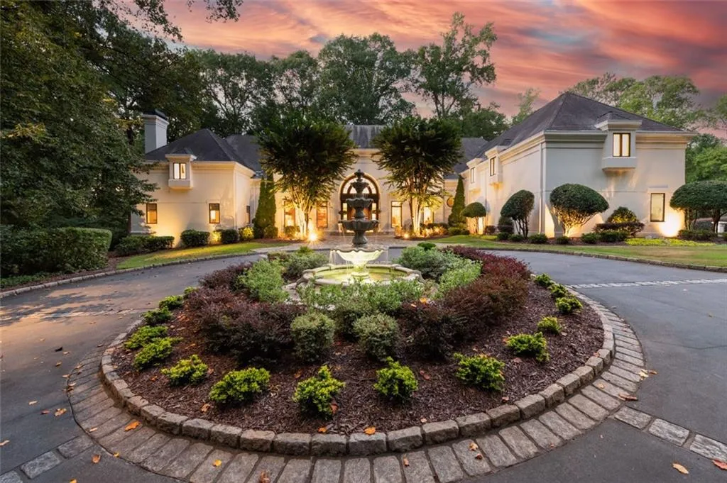 8120 Jett Ferry Road, Sandy Springs, Georgia 30350, 7 Bedrooms Bedrooms, ,8 BathroomsBathrooms,Residential,Sold,8120 Jett Ferry Road,7443886