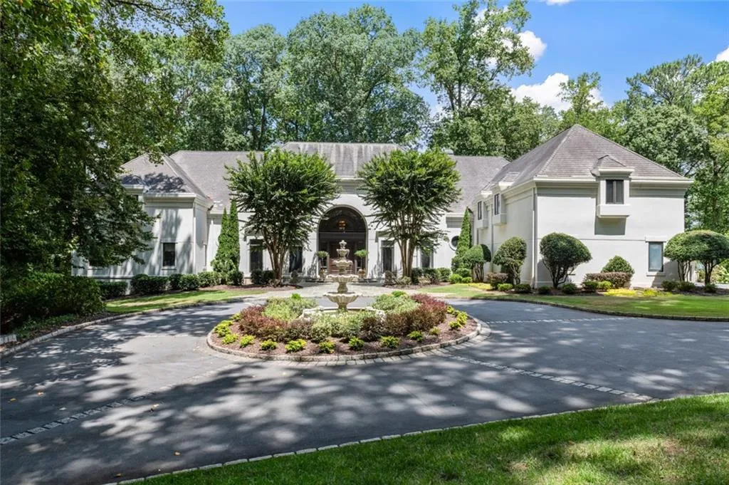 8120 Jett Ferry Road, Sandy Springs, Georgia 30350, 7 Bedrooms Bedrooms, ,8 BathroomsBathrooms,Residential,Sold,8120 Jett Ferry Road,7443886
