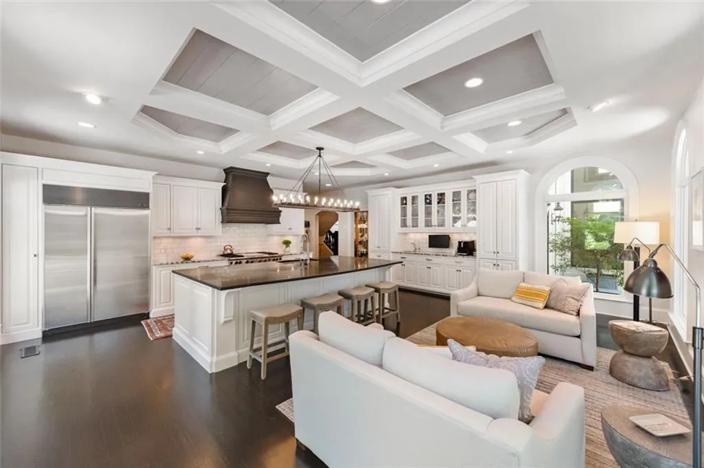 8120 Jett Ferry Road, Sandy Springs, Georgia 30350, 7 Bedrooms Bedrooms, ,8 BathroomsBathrooms,Residential,Sold,8120 Jett Ferry Road,7443886