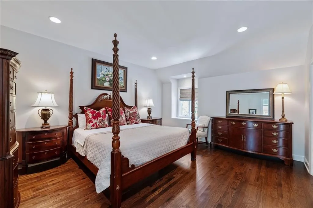 8120 Jett Ferry Road, Sandy Springs, Georgia 30350, 7 Bedrooms Bedrooms, ,8 BathroomsBathrooms,Residential,Sold,8120 Jett Ferry Road,7443886