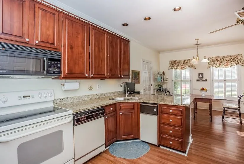 7155 Roswell Road Unit 59, Sandy Springs, Georgia 30328, 3 Bedrooms Bedrooms, ,2 BathroomsBathrooms,Residential,Sold,7155 Roswell Road Unit 59,5672696