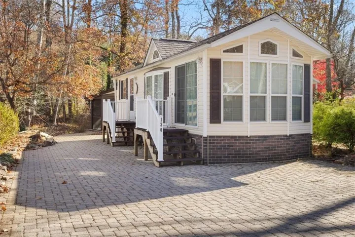 130 Creekview Drive, Cleveland, Georgia 30528