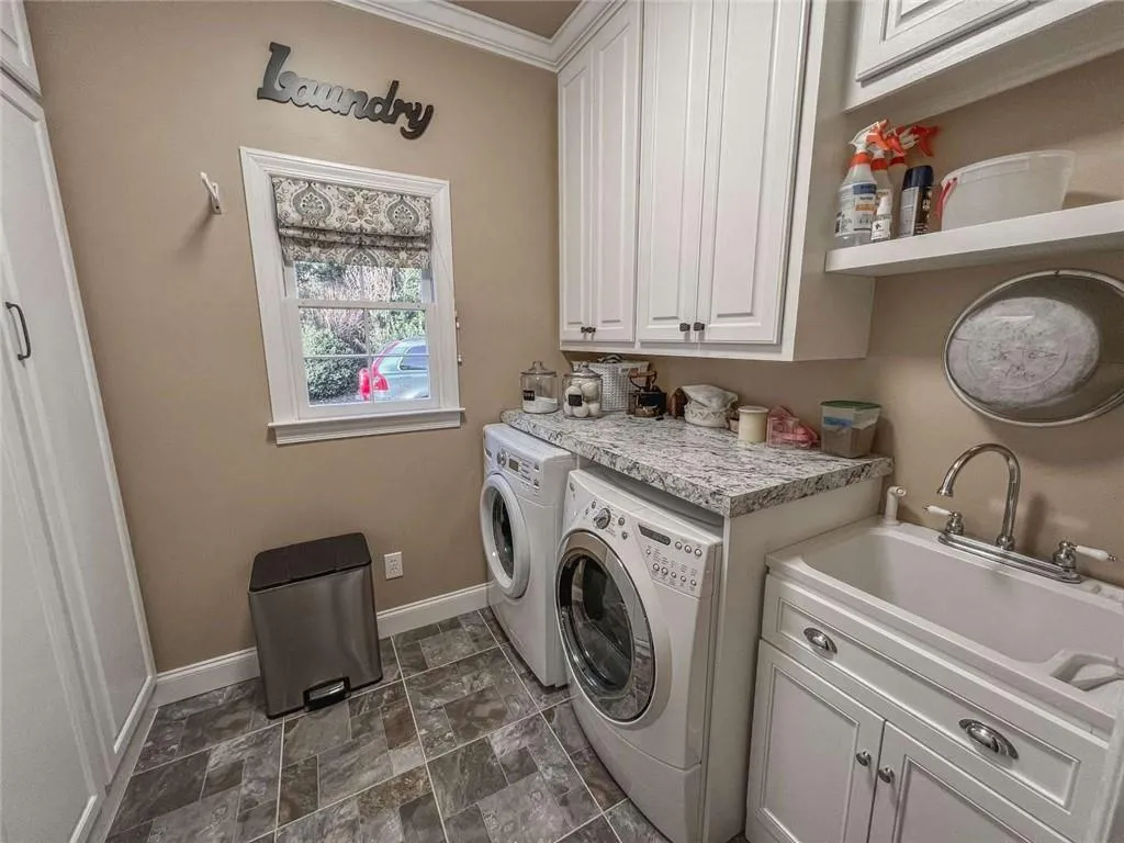 145 Trail Point, Sandy Springs, Georgia 30350, 5 Bedrooms Bedrooms, ,4 BathroomsBathrooms,Residential,Sold,145 Trail Point,7193418