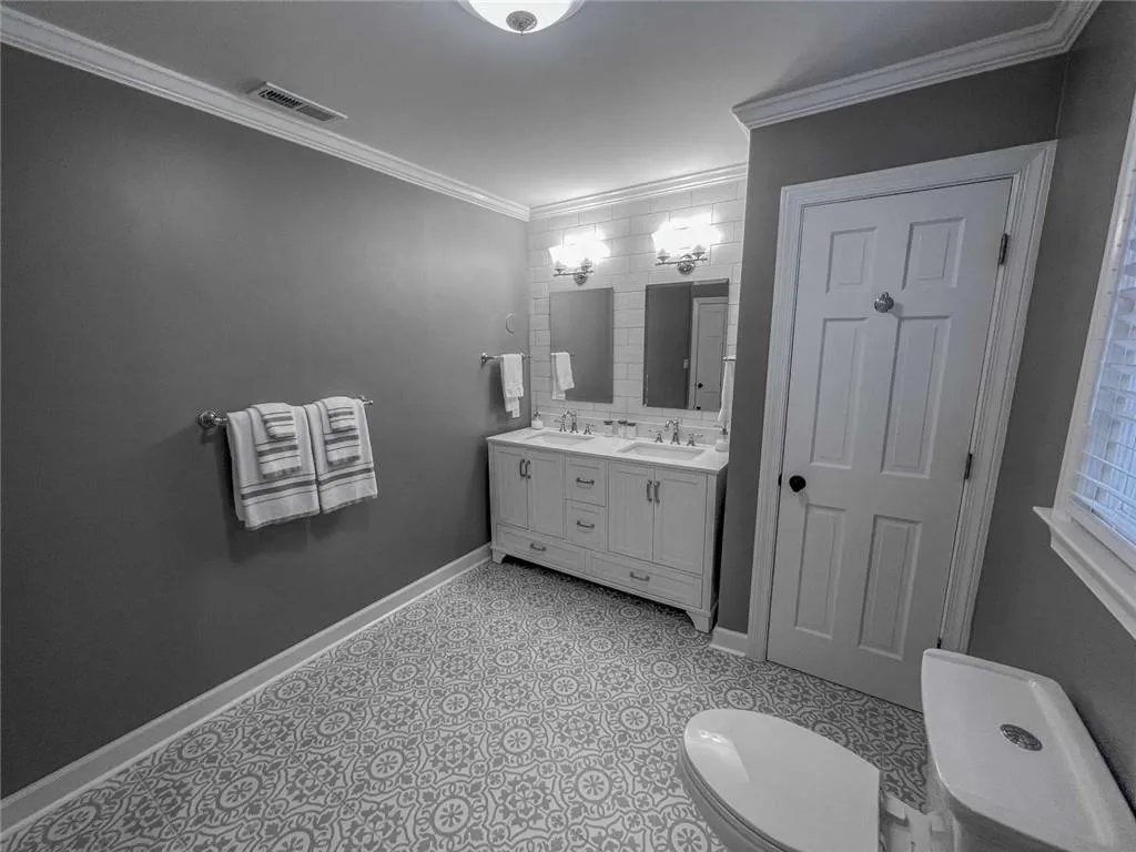 145 Trail Point, Sandy Springs, Georgia 30350, 5 Bedrooms Bedrooms, ,4 BathroomsBathrooms,Residential,Sold,145 Trail Point,7193418