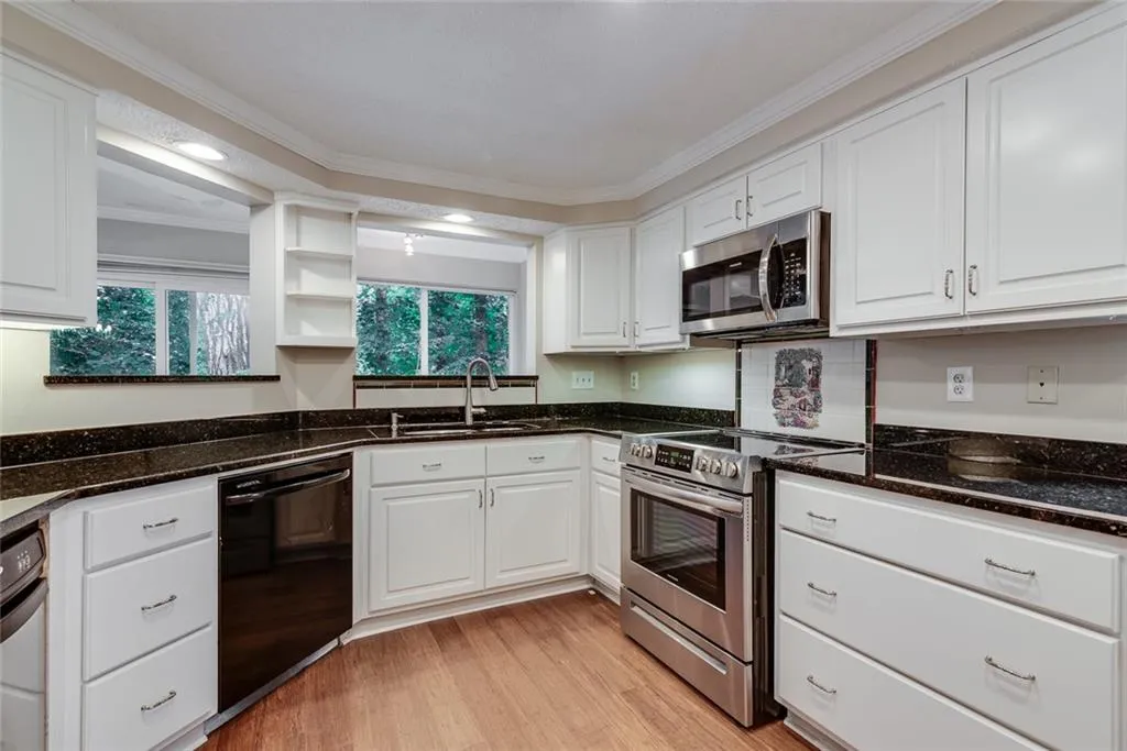 38 Dunwoody Springs Drive Unit 38, Sandy Springs, Georgia 30328, 3 Bedrooms Bedrooms, ,2 BathroomsBathrooms,Residential,Sold,38 Dunwoody Springs Drive Unit 38,6733029