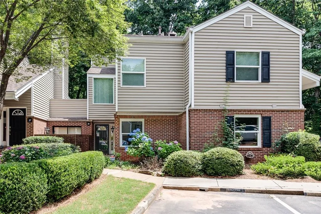38 Dunwoody Springs Drive Unit 38, Sandy Springs, Georgia 30328, 3 Bedrooms Bedrooms, ,2 BathroomsBathrooms,Residential,Sold,38 Dunwoody Springs Drive Unit 38,6733029