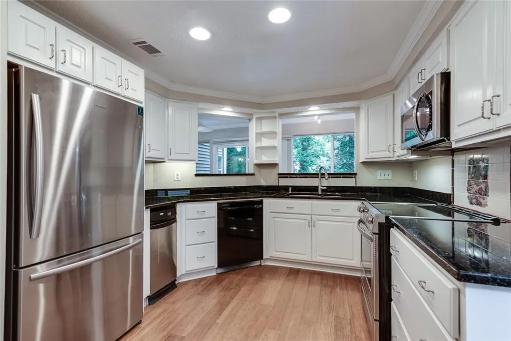 38 Dunwoody Springs Drive Unit 38, Sandy Springs, Georgia 30328, 3 Bedrooms Bedrooms, ,2 BathroomsBathrooms,Residential,Sold,38 Dunwoody Springs Drive Unit 38,6733029