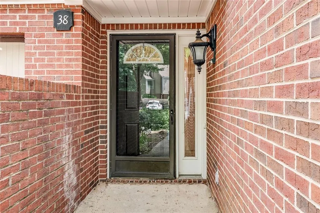 38 Dunwoody Springs Drive Unit 38, Sandy Springs, Georgia 30328, 3 Bedrooms Bedrooms, ,2 BathroomsBathrooms,Residential,Sold,38 Dunwoody Springs Drive Unit 38,6733029