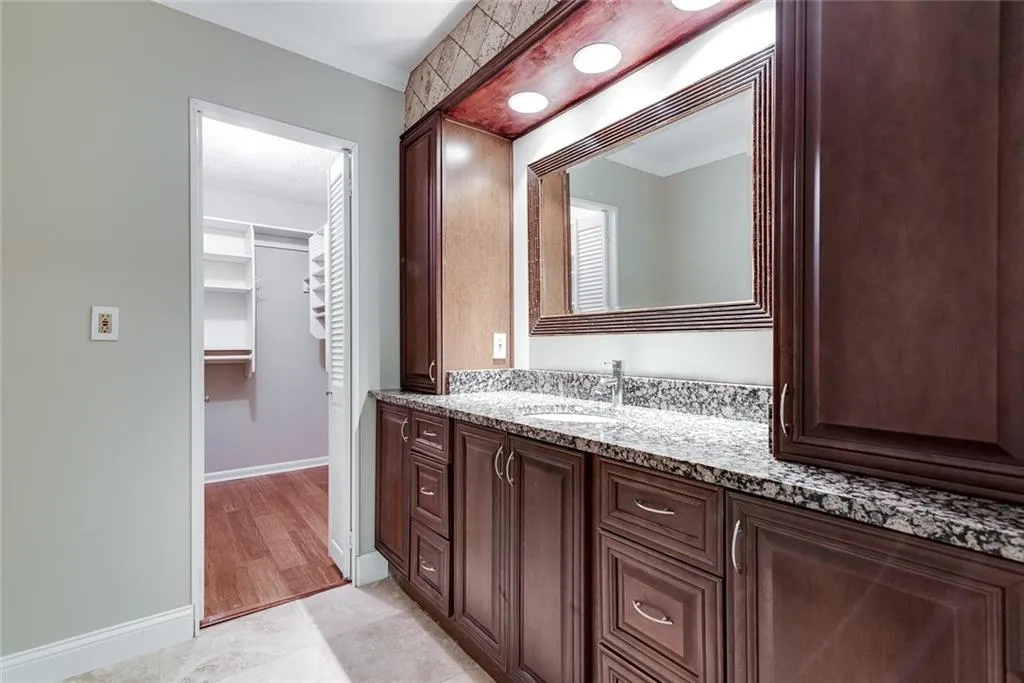 38 Dunwoody Springs Drive Unit 38, Sandy Springs, Georgia 30328, 3 Bedrooms Bedrooms, ,2 BathroomsBathrooms,Residential,Sold,38 Dunwoody Springs Drive Unit 38,6733029