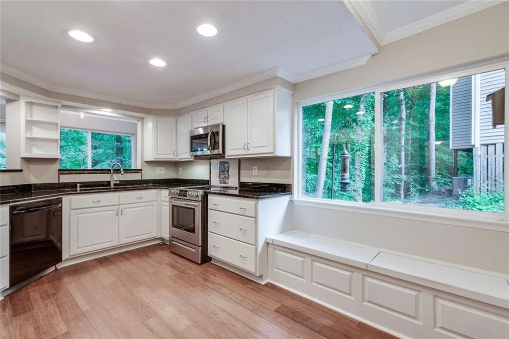 38 Dunwoody Springs Drive Unit 38, Sandy Springs, Georgia 30328, 3 Bedrooms Bedrooms, ,2 BathroomsBathrooms,Residential,Sold,38 Dunwoody Springs Drive Unit 38,6733029