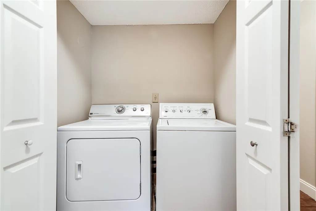 38 Dunwoody Springs Drive Unit 38, Sandy Springs, Georgia 30328, 3 Bedrooms Bedrooms, ,2 BathroomsBathrooms,Residential,Sold,38 Dunwoody Springs Drive Unit 38,6733029
