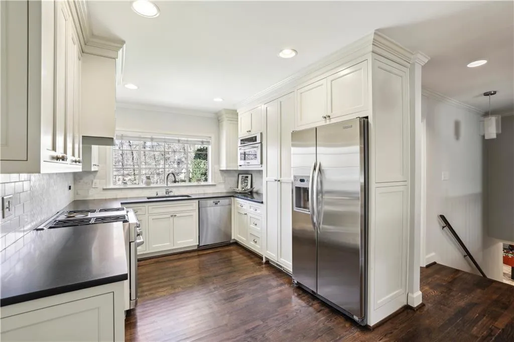 1299 W Wesley Road Nw, Atlanta, Georgia 30327, 5 Bedrooms Bedrooms, ,4 BathroomsBathrooms,Residential,For Sale,1299 W Wesley Road Nw,7564383
