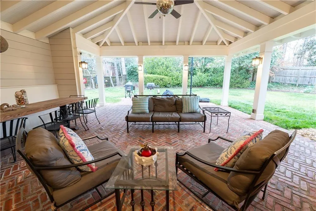1299 W Wesley Road Nw, Atlanta, Georgia 30327, 5 Bedrooms Bedrooms, ,4 BathroomsBathrooms,Residential,For Sale,1299 W Wesley Road Nw,7564383
