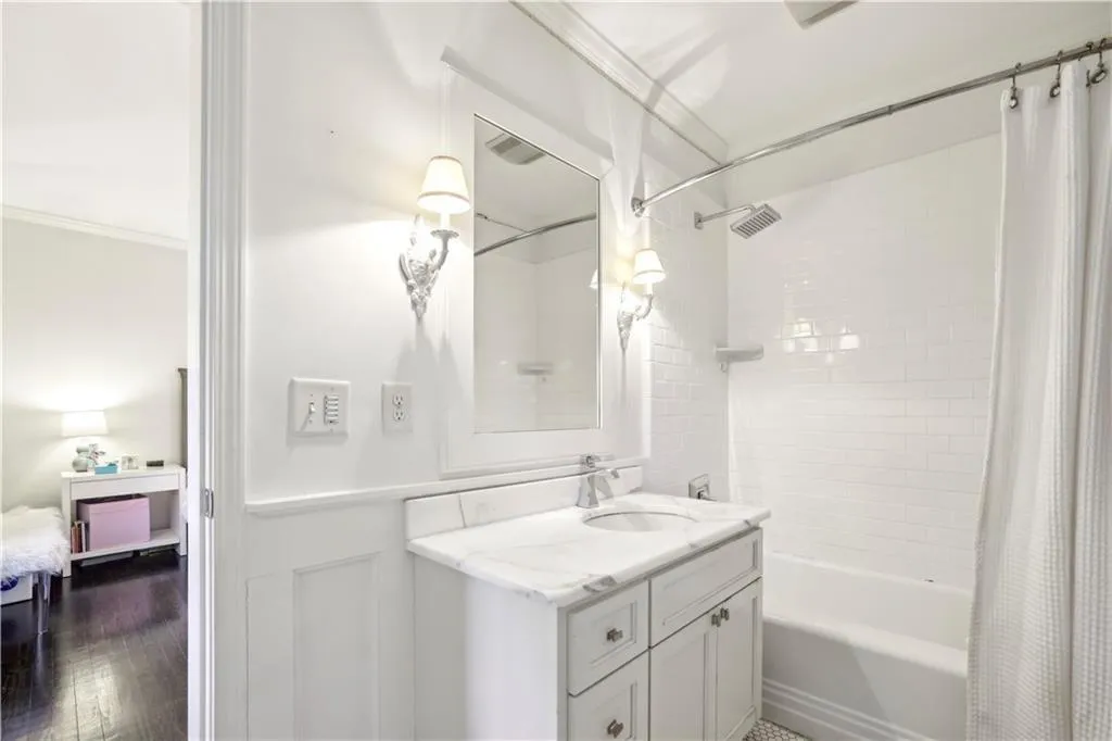 1299 W Wesley Road Nw, Atlanta, Georgia 30327, 5 Bedrooms Bedrooms, ,4 BathroomsBathrooms,Residential,For Sale,1299 W Wesley Road Nw,7564383