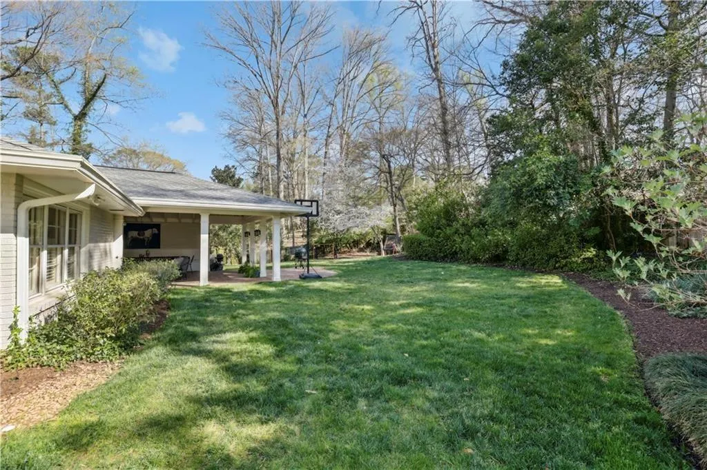 1299 W Wesley Road Nw, Atlanta, Georgia 30327, 5 Bedrooms Bedrooms, ,4 BathroomsBathrooms,Residential,For Sale,1299 W Wesley Road Nw,7564383
