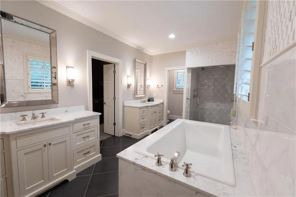 1299 W Wesley Road Nw, Atlanta, Georgia 30327, 5 Bedrooms Bedrooms, ,4 BathroomsBathrooms,Residential,For Sale,1299 W Wesley Road Nw,7564383