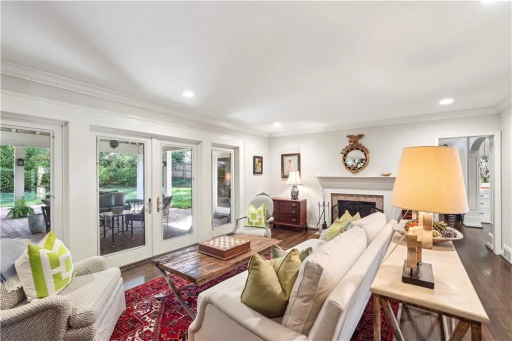 1299 W Wesley Road Nw, Atlanta, Georgia 30327, 5 Bedrooms Bedrooms, ,4 BathroomsBathrooms,Residential,For Sale,1299 W Wesley Road Nw,7564383