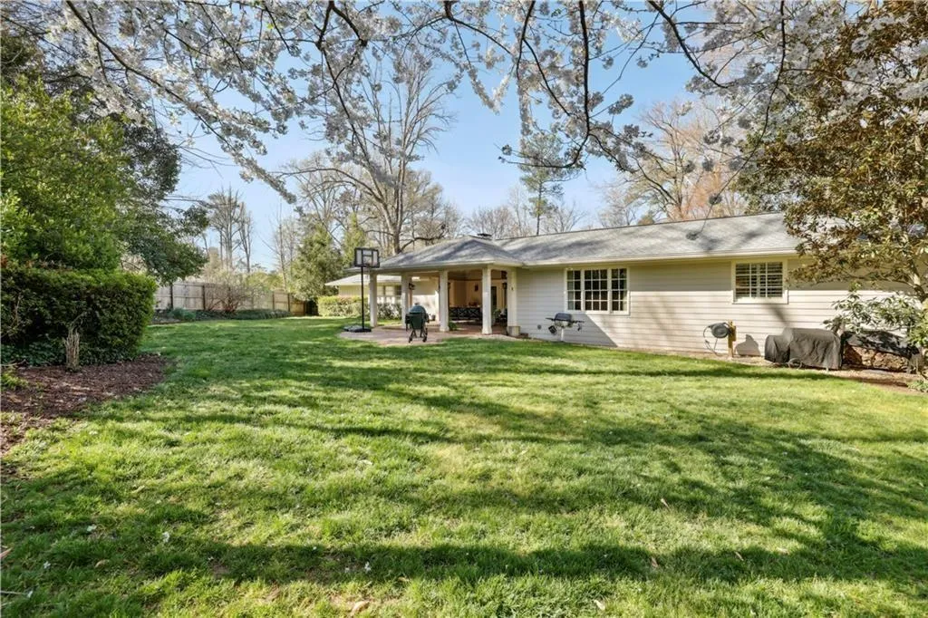 1299 W Wesley Road Nw, Atlanta, Georgia 30327, 5 Bedrooms Bedrooms, ,4 BathroomsBathrooms,Residential,For Sale,1299 W Wesley Road Nw,7564383