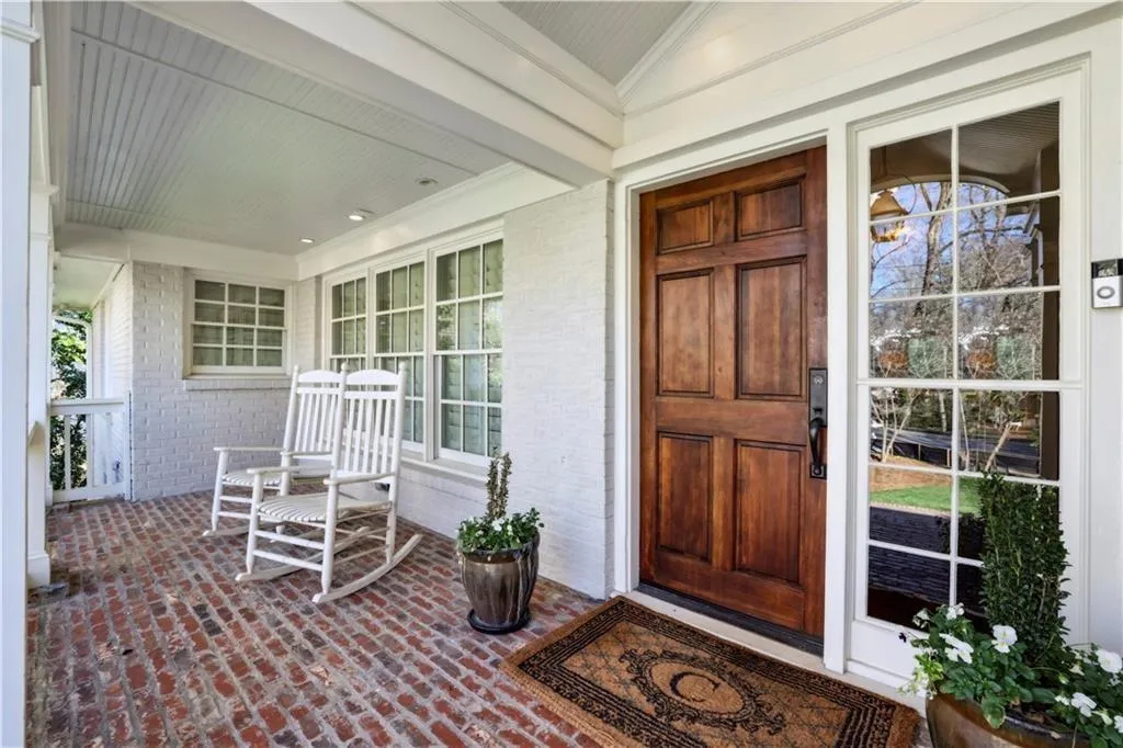 1299 W Wesley Road Nw, Atlanta, Georgia 30327, 5 Bedrooms Bedrooms, ,4 BathroomsBathrooms,Residential,For Sale,1299 W Wesley Road Nw,7564383