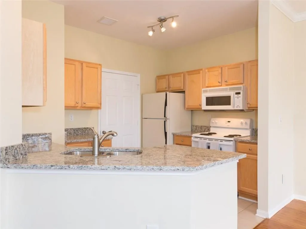 5641 Roswell Road Unit 306, Sandy Springs, Georgia 30342, 1 Bedroom Bedrooms, ,1 BathroomBathrooms,Residential,Sold,5641 Roswell Road Unit 306,5654181