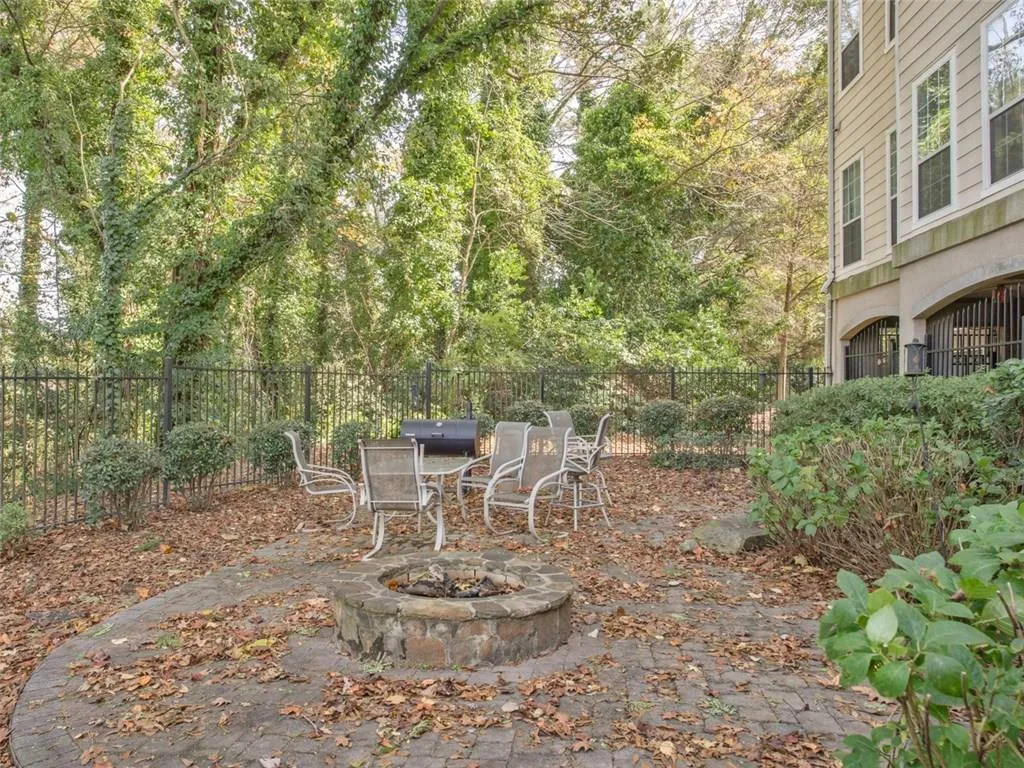 5641 Roswell Road Unit 306, Sandy Springs, Georgia 30342, 1 Bedroom Bedrooms, ,1 BathroomBathrooms,Residential,Sold,5641 Roswell Road Unit 306,5654181