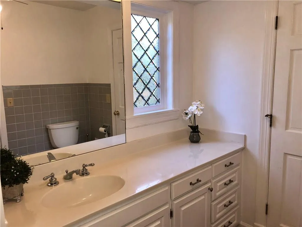 860 Edgewater Drive, Sandy Springs, Georgia 30328, 5 Bedrooms Bedrooms, ,3 BathroomsBathrooms,Residential,Sold,860 Edgewater Drive,6119182