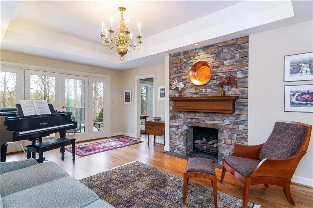 860 Edgewater Drive, Sandy Springs, Georgia 30328, 5 Bedrooms Bedrooms, ,3 BathroomsBathrooms,Residential,Sold,860 Edgewater Drive,6119182