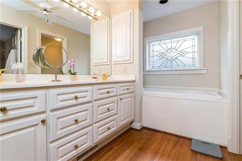 860 Edgewater Drive, Sandy Springs, Georgia 30328, 5 Bedrooms Bedrooms, ,3 BathroomsBathrooms,Residential,Sold,860 Edgewater Drive,6119182