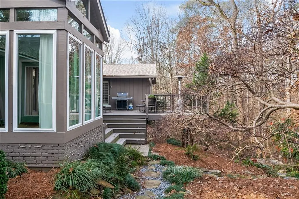 860 Edgewater Drive, Sandy Springs, Georgia 30328, 5 Bedrooms Bedrooms, ,3 BathroomsBathrooms,Residential,Sold,860 Edgewater Drive,6119182