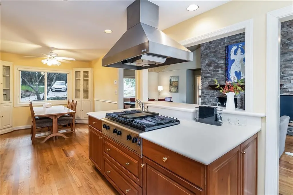 860 Edgewater Drive, Sandy Springs, Georgia 30328, 5 Bedrooms Bedrooms, ,3 BathroomsBathrooms,Residential,Sold,860 Edgewater Drive,6119182