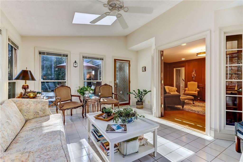 Kitchen with a ,tasteful backsplash, light hardwood / wood-style floors, appliances with stainless steel finishes, and a center island