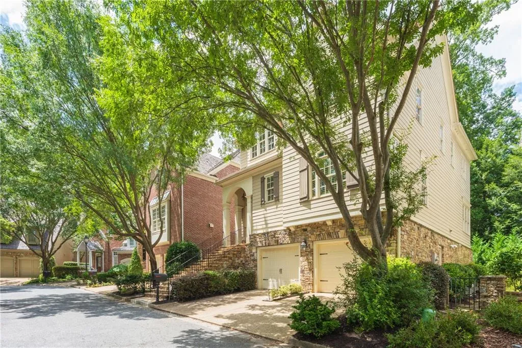 34 Conifer Park Lane Ne, Atlanta, Georgia 30342, 4 Bedrooms Bedrooms, ,4 BathroomsBathrooms,Residential,For Sale,34 Conifer Park Lane Ne,7617667