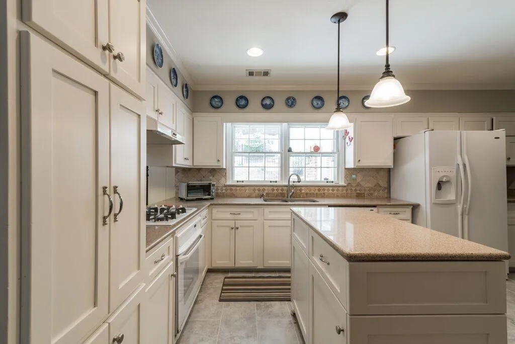 845 Starlight Drive, Atlanta, Georgia 30342, 4 Bedrooms Bedrooms, ,3 BathroomsBathrooms,Residential,Sold,845 Starlight Drive,5760707