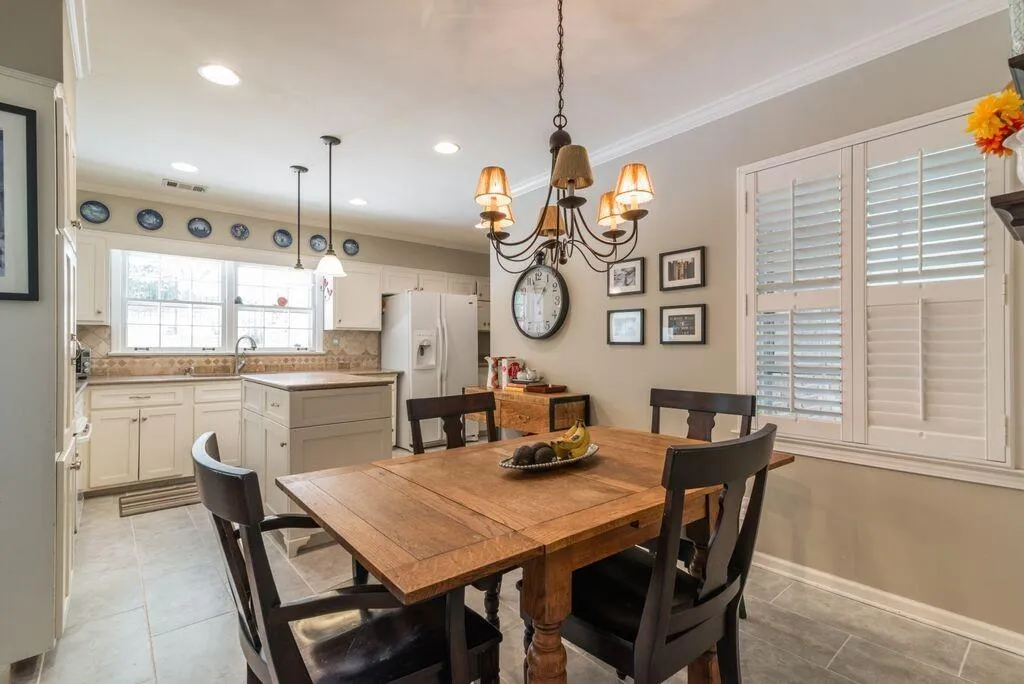 845 Starlight Drive, Atlanta, Georgia 30342, 4 Bedrooms Bedrooms, ,3 BathroomsBathrooms,Residential,Sold,845 Starlight Drive,5760707