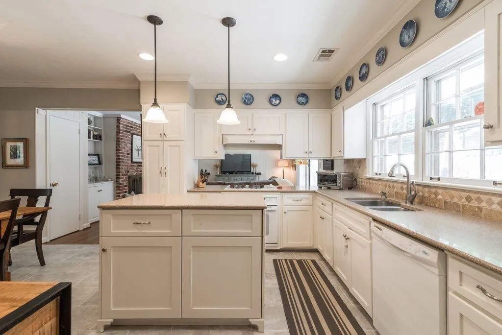 845 Starlight Drive, Atlanta, Georgia 30342, 4 Bedrooms Bedrooms, ,3 BathroomsBathrooms,Residential,Sold,845 Starlight Drive,5760707