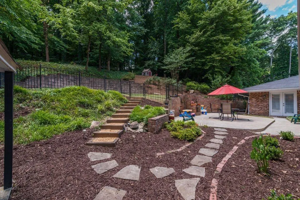 845 Starlight Drive, Atlanta, Georgia 30342, 4 Bedrooms Bedrooms, ,3 BathroomsBathrooms,Residential,Sold,845 Starlight Drive,5760707