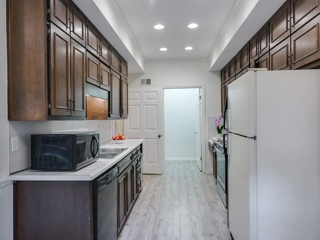 5225 Glenridge Drive, Atlanta, Georgia 30342, 3 Bedrooms Bedrooms, ,3 BathroomsBathrooms,Residential,Sold,5225 Glenridge Drive,6608888