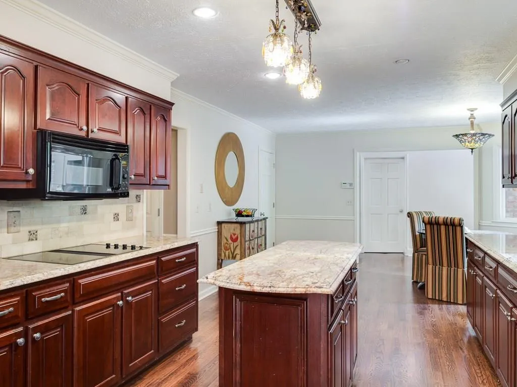 305 Skyridge Drive, Atlanta, Georgia 30350, 4 Bedrooms Bedrooms, ,3 BathroomsBathrooms,Residential,Sold,305 Skyridge Drive,5683173