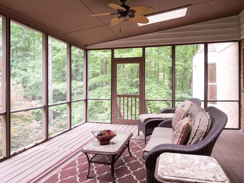 305 Skyridge Drive, Atlanta, Georgia 30350, 4 Bedrooms Bedrooms, ,3 BathroomsBathrooms,Residential,Sold,305 Skyridge Drive,5683173
