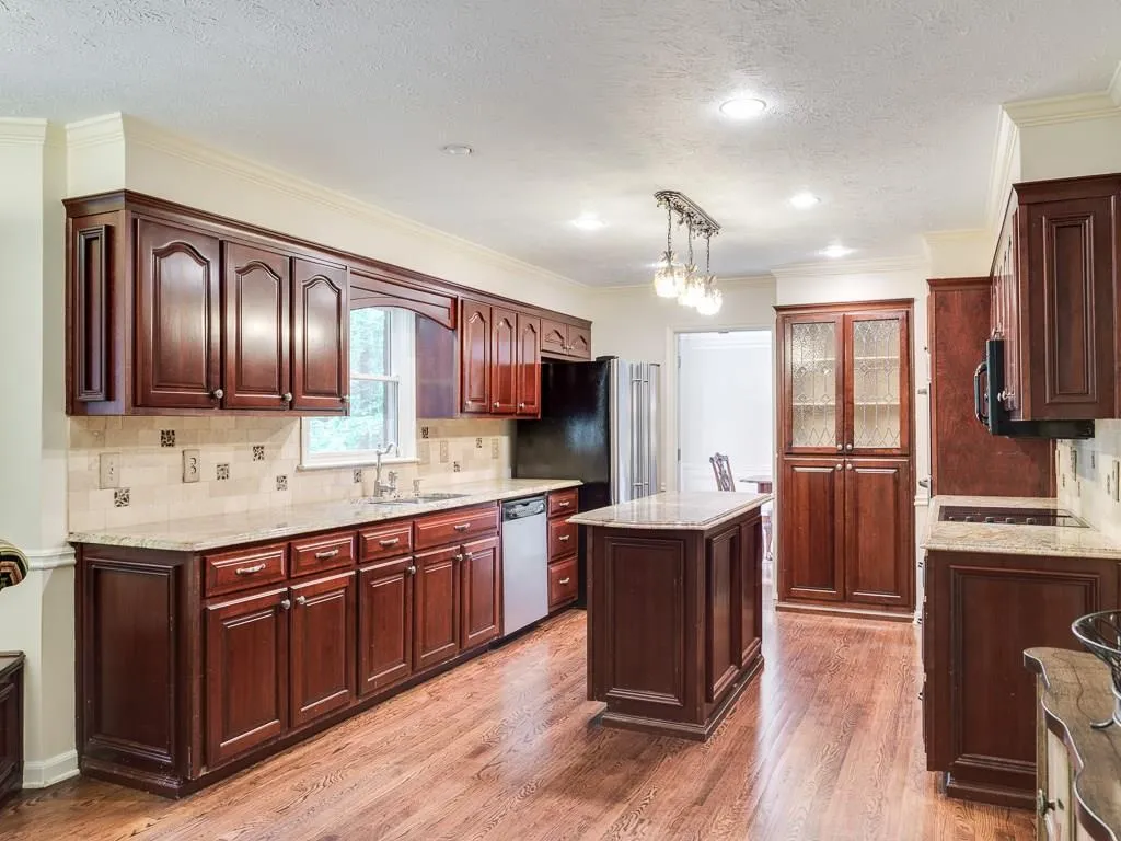 305 Skyridge Drive, Atlanta, Georgia 30350, 4 Bedrooms Bedrooms, ,3 BathroomsBathrooms,Residential,Sold,305 Skyridge Drive,5683173