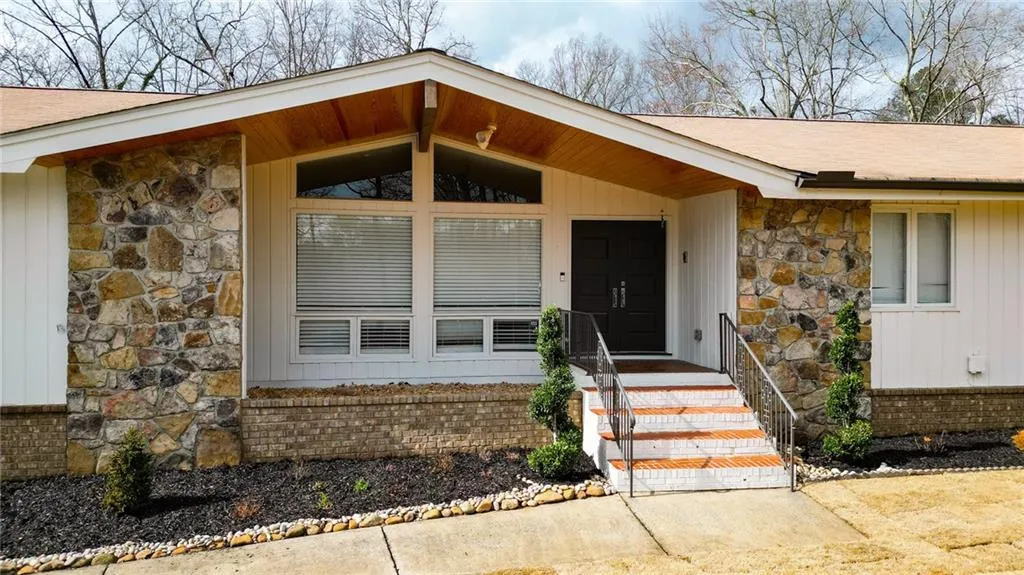 7270 Northgreen Drive, Sandy Springs, Georgia 30328, 4 Bedrooms Bedrooms, ,2 BathroomsBathrooms,Residential,Sold,7270 Northgreen Drive,7168765