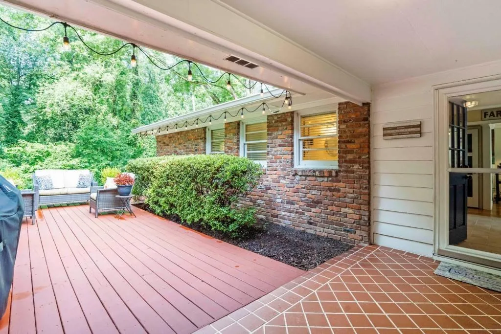 6460 N Hampton Drive, Sandy Springs, Georgia 30328, 4 Bedrooms Bedrooms, ,2 BathroomsBathrooms,Residential,Sold,6460 N Hampton Drive,6942751