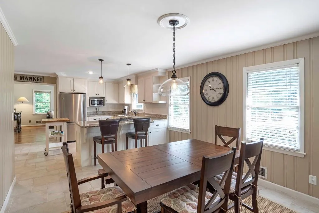 6460 N Hampton Drive, Sandy Springs, Georgia 30328, 4 Bedrooms Bedrooms, ,2 BathroomsBathrooms,Residential,Sold,6460 N Hampton Drive,6942751