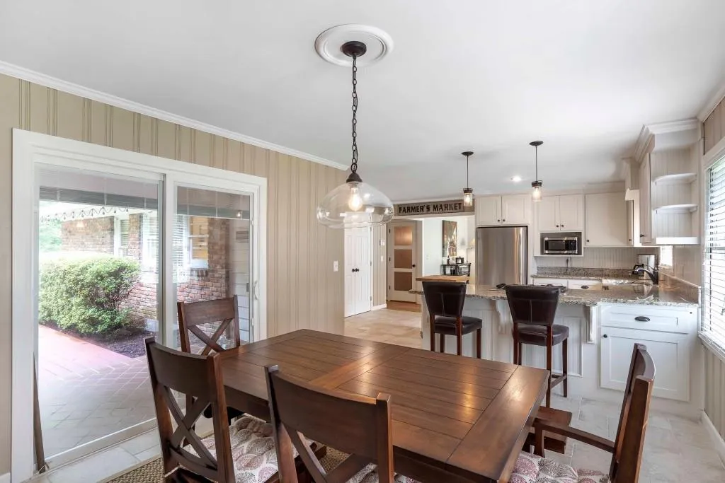 6460 N Hampton Drive, Sandy Springs, Georgia 30328, 4 Bedrooms Bedrooms, ,2 BathroomsBathrooms,Residential,Sold,6460 N Hampton Drive,6942751