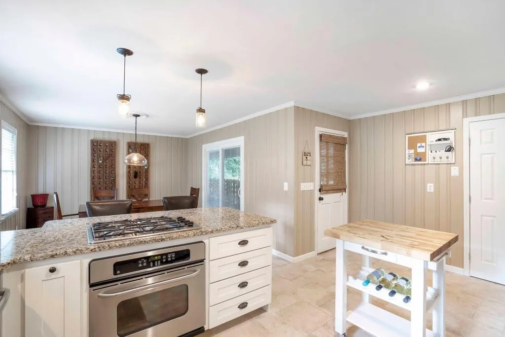 6460 N Hampton Drive, Sandy Springs, Georgia 30328, 4 Bedrooms Bedrooms, ,2 BathroomsBathrooms,Residential,Sold,6460 N Hampton Drive,6942751